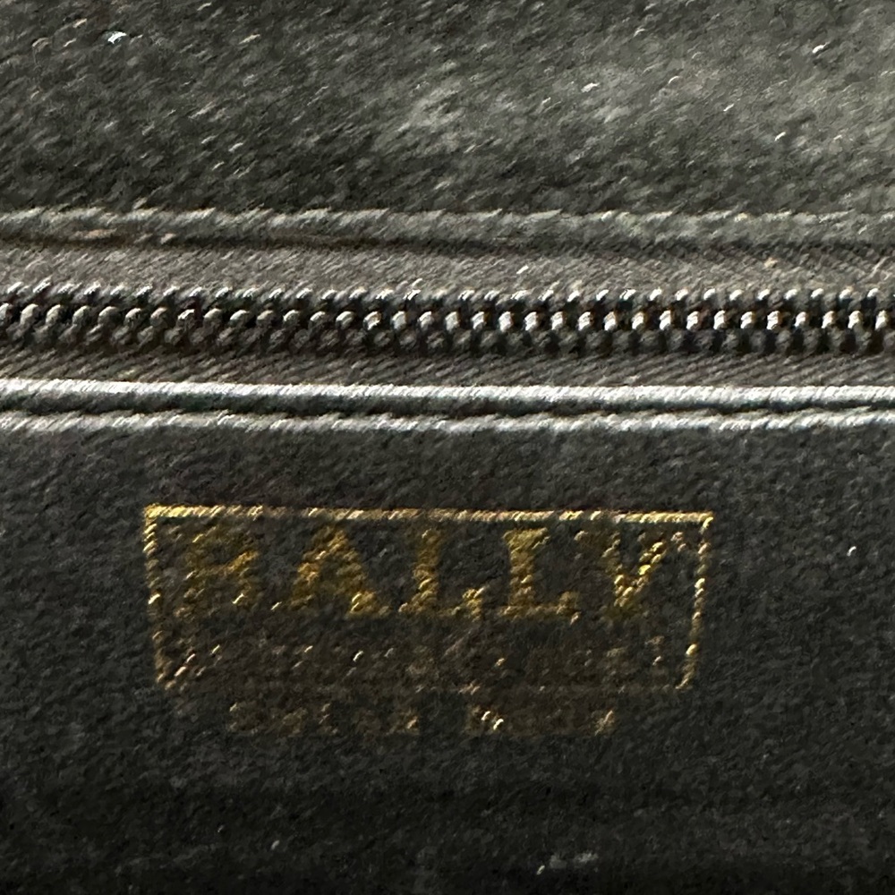 Vintage 1980s Bally Patent Leather Sculptural Bow Shoulder Bag - Picture 9 of 11
